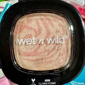 Wet n Wild I'll Have a Cosmo Blush A066 - Pink and Gold